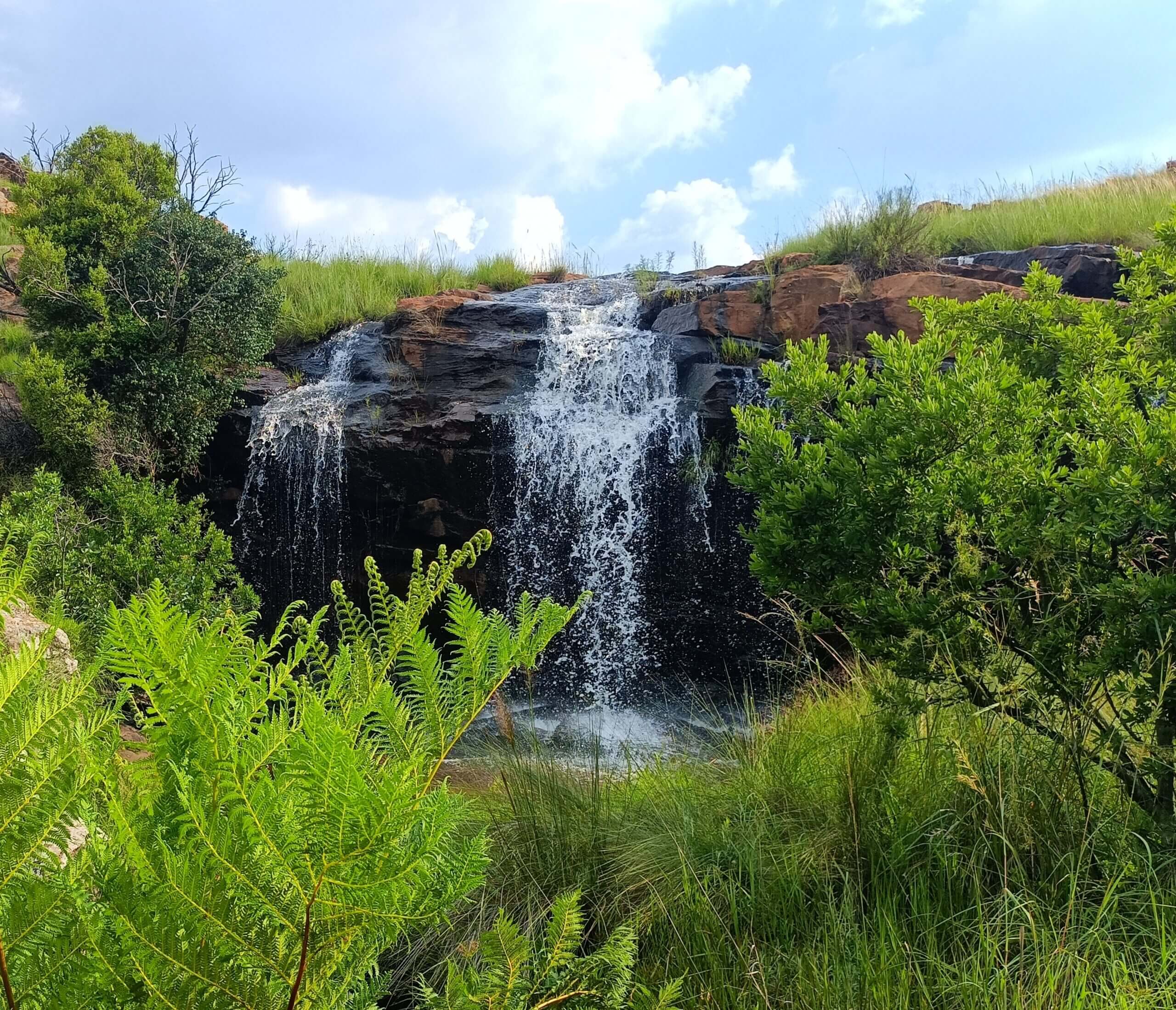 waterfall on uitvlugt ponds